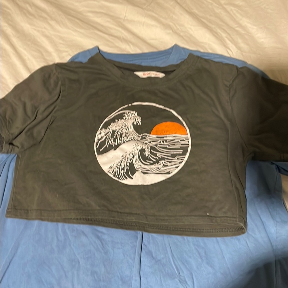 Graphic Wave Crop Top